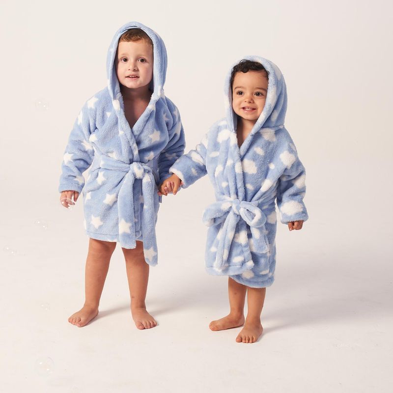 69016137-roupao-estampado-de-microfibra-com-capuz-forrado-nuvem-azul-baby-joy
