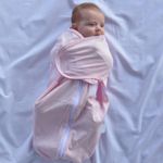 72004018-swaddle-de-malha-branco-rosa