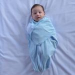 72004006-swaddle-de-malha-azul