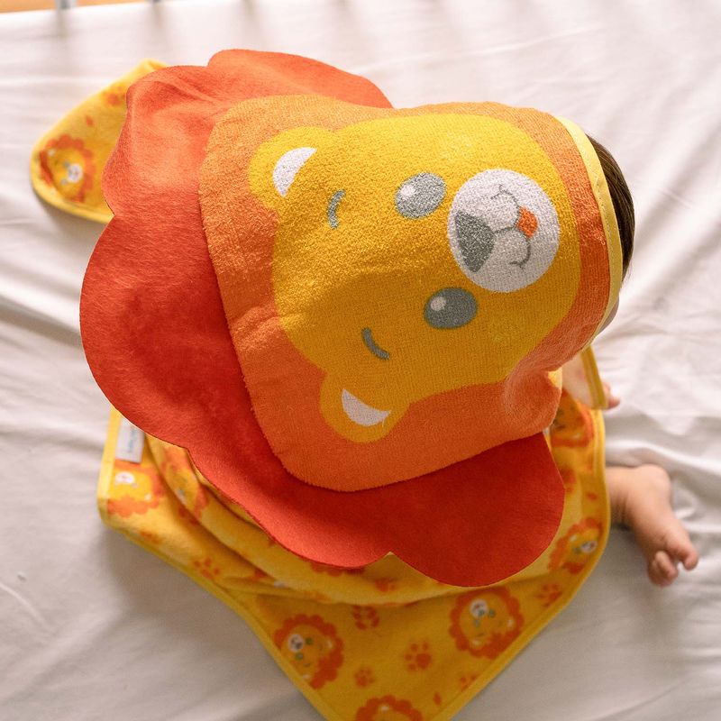 76004111-toalha-estampada-com-capuz-e-forro-de-fralda-leao-baby-joy-1