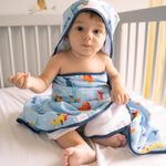 76004100-toalha-estampada-com-capuz-e-forro-de-fralda-tubarao-baby-joy-3