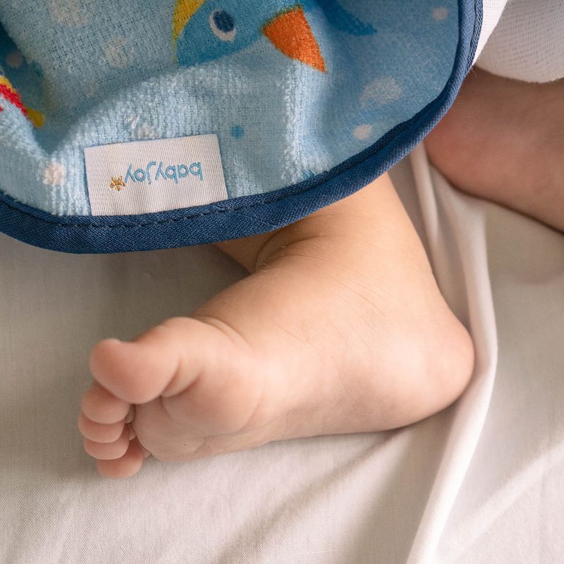 76004100-toalha-estampada-com-capuz-e-forro-de-fralda-tubarao-baby-joy-1