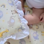 travesseiro-dupla-face-com-babado-bublim-petit-girafa-creme--2-