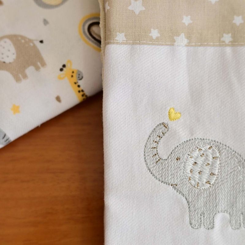 manta-flanelada-bordada-estampada-com-debrum-e-festone-bublim-petit-elefante-creme--3-