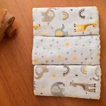 fralda-luxo-estampada-bublim-petit-girafa-creme--2-