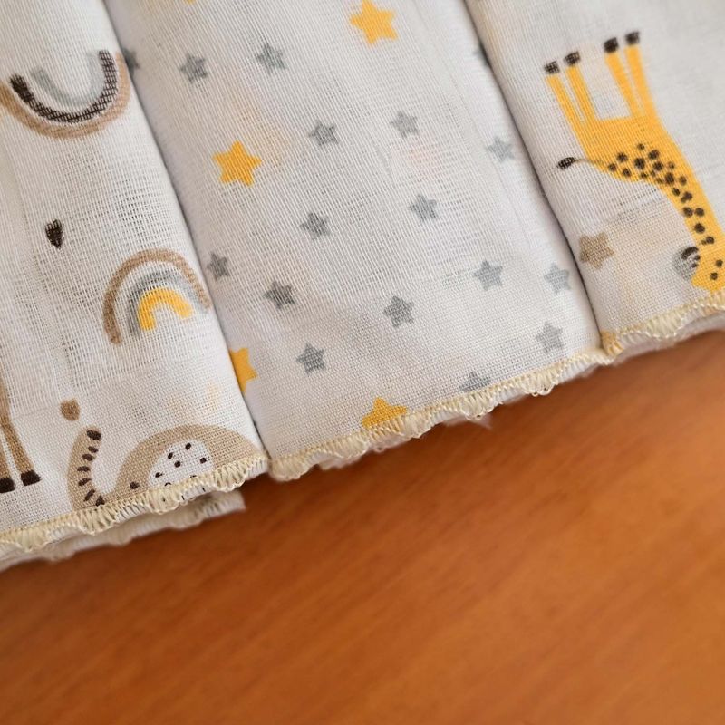 fralda-luxo-estampada-bublim-petit-girafa-creme--1-
