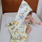 toalha-de-banho-com-capuz-de-centro-estampada-bublim-petit-girafa-creme1--1-