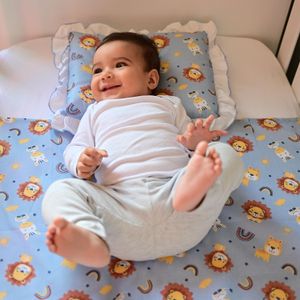 Travesseiro com Babado Dupla Face Leão Azul Bublim Petit
