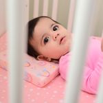 78035466-travesseiro-antissufocante-arco-iris-rosa-bublim-petit-1