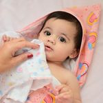 76069466-toalha-com-capuz-e-forro-de-fralda-arco-iris-rosa-bublim-petit-1