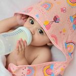 76073466-toalha-com-capuz-arco-iris-rosa-bublim-petit-1