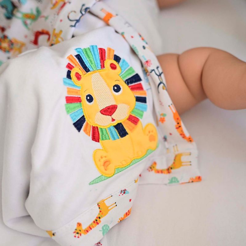 50011_528-manta-dupla-face-estampada-safari-vermelho-baby-joy-premium1