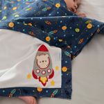 50011_527-manta-dupla-face-estampada-foguete-azul-marinho-baby-joy-premium3