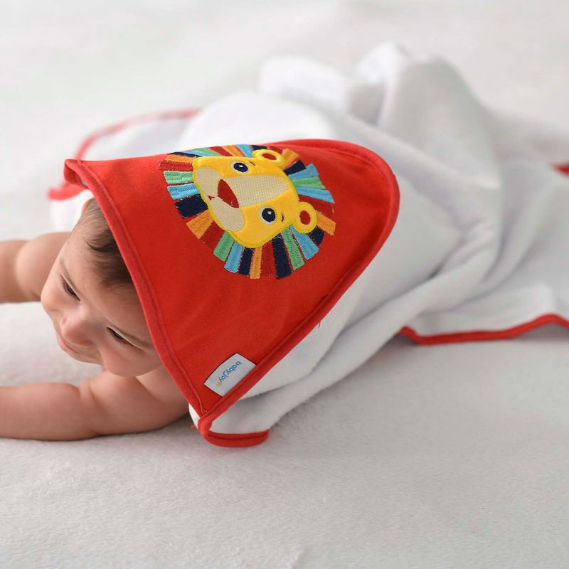 76081_518-toalha-com-capuz-de-canto-bordado-e-forro-de-fralda-leao-vermelho-baby-joy-premium3