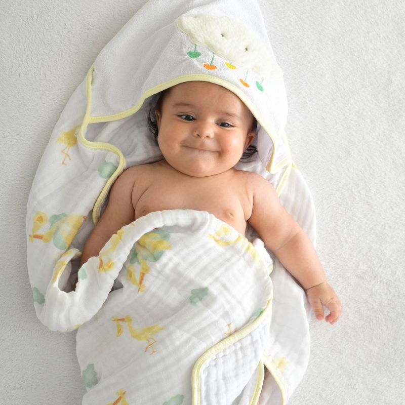 76077535-toalhao-bordado-cegonha-baby-joy-soft-2