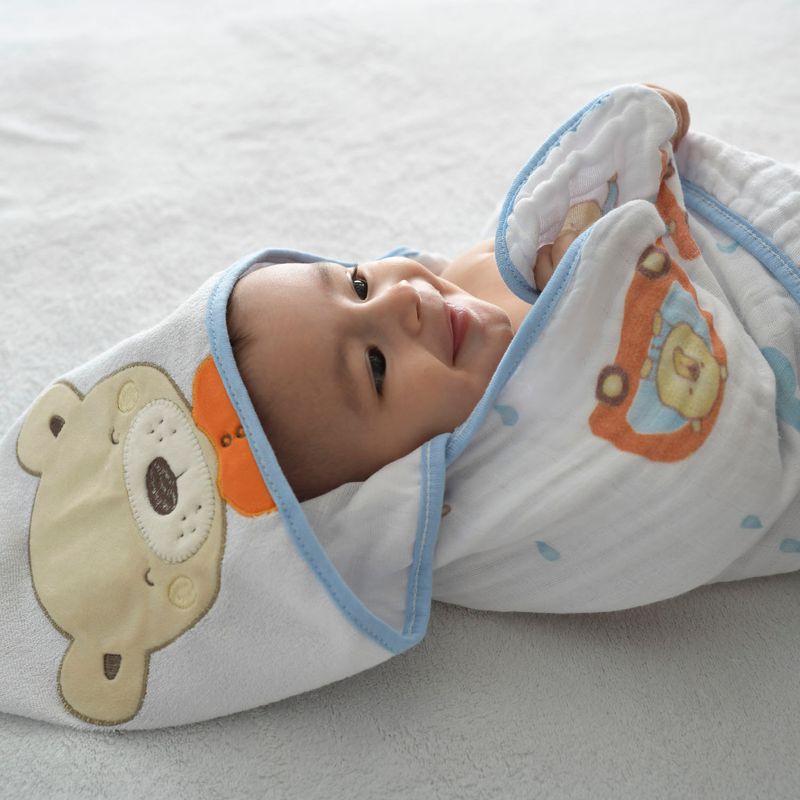 76077533-toalhao-bordado-urso-carrinho-baby-joy-soft