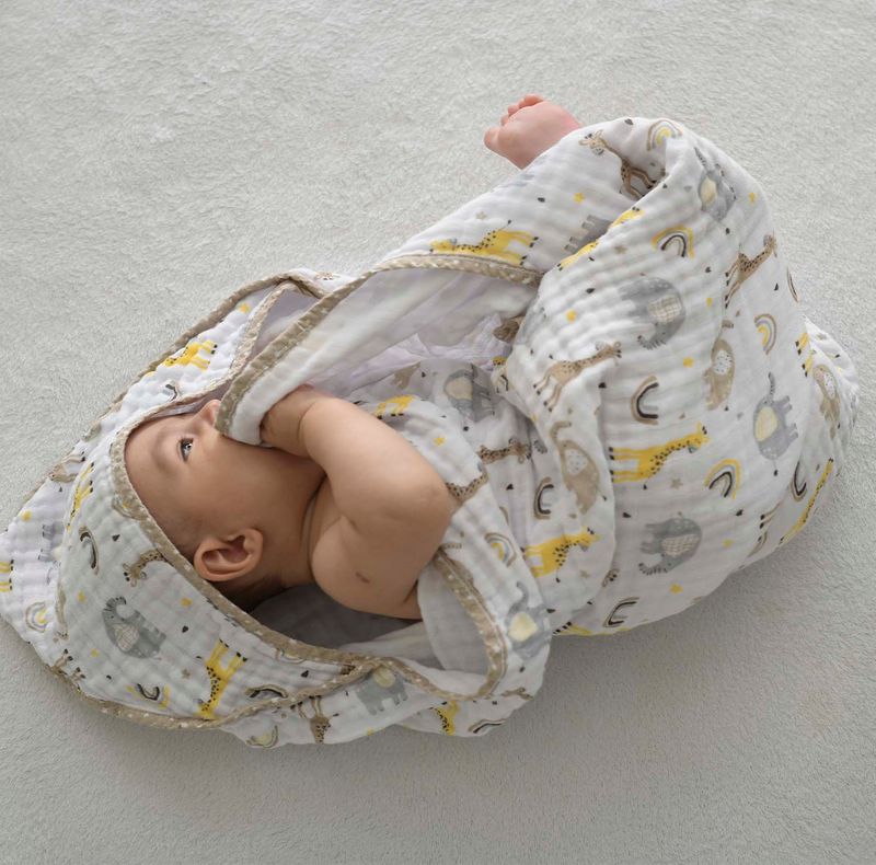 76086_468-toalha-soft-com-capuz-de-centro-estampada-animais-bublim-petit3