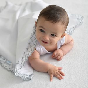 Manta com Renda Bordada Cinza Baby Joy