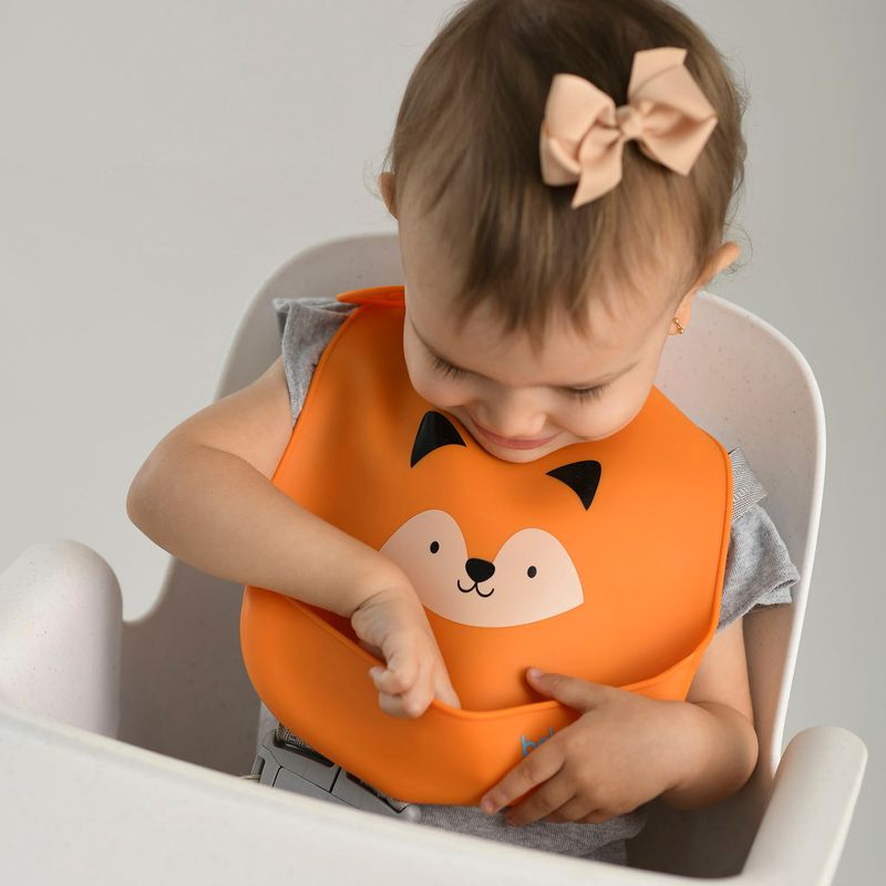15036_516-babador-de-silicone-pega-migalhas-estampado-raposa-laranja-baby-joy2