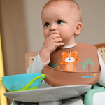 15036_511-babador-de-silicone-pega-migalhas-tigre-marrom-baby-joy