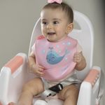 15036550-babador-de-silicone-pega-migalhas-baleia-rosa-baby-joy-3