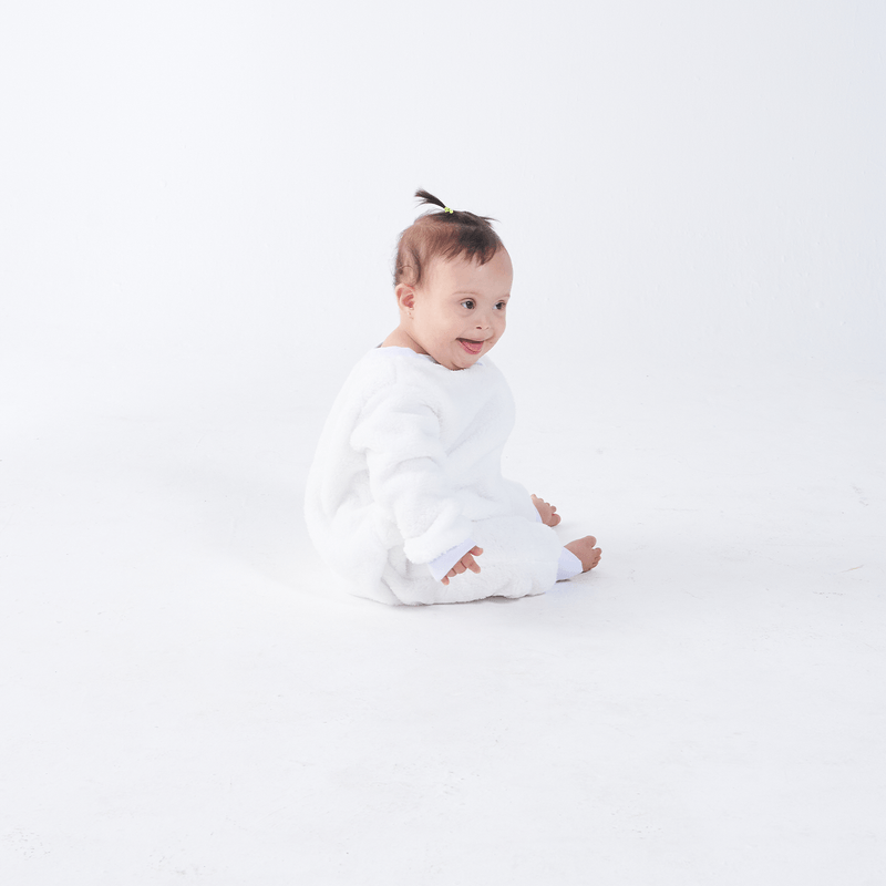 47022-macacao-de-microfibra-liso-com-bordado-lateral-baby-joy-wear-urso-branco--1-