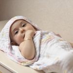 760211F0-toalha-soft-capuz-de-canto-arco-iris-magico-baby-joy-5