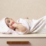 760211F0-toalha-soft-capuz-de-canto-arco-iris-magico-baby-joy-3
