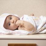 760211F0-toalha-soft-capuz-de-canto-arco-iris-magico-baby-joy