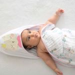 76076_531-toalha-com-capuz-estampada-com-bordado-fadinha-baby-joy-soft2