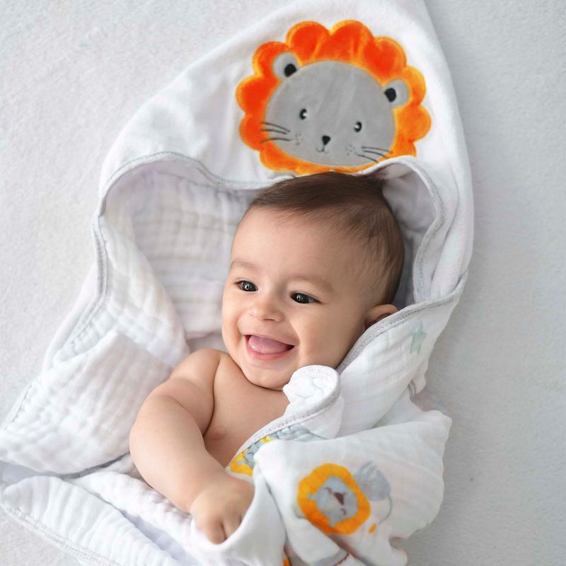 76076_537-toalha-com-capuz-estampada-com-bordado-animais-baby-joy-soft1