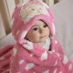 49004135-manta-capuz-bordado-nuvem-rosa-baby-joy-5
