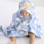 49004137-manta-capuz-bordado-nuvem-azul-baby-joy