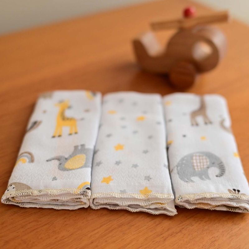 58032_468-pano-de-boca-estampado-03un-bublim-petit-girafa-creme--3-