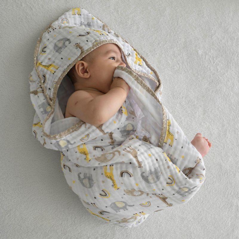 76085468-toalha-fralda-girafa-creme-baby-joy.jpg